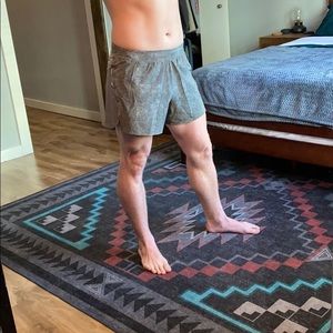 OUTDOOR VOICES | Running Shorts | Green Fleck